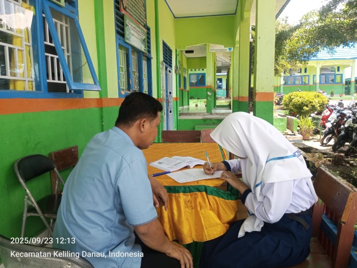 Guru IPA Bimbing Zelia Hadapi OMI Tingkat Provinsi Jambi