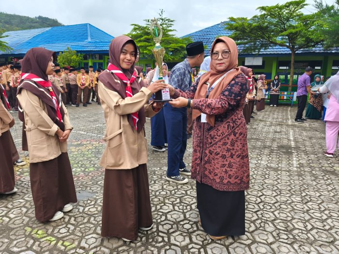 Kelas 8A Raih Juara 1 Lomba Kelengkapan dan Kebersihan Kelas Kelas 8A Raih Juara 1 Lomba Kelengkapan dan Kebersihan Kelas