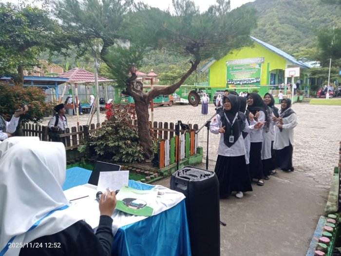 Meriah dan Penuh Tawa, Lomba Sambung Lirik Versi Ibu-Ibu Guru dan Pegawai Jadi Hiburan Spesial