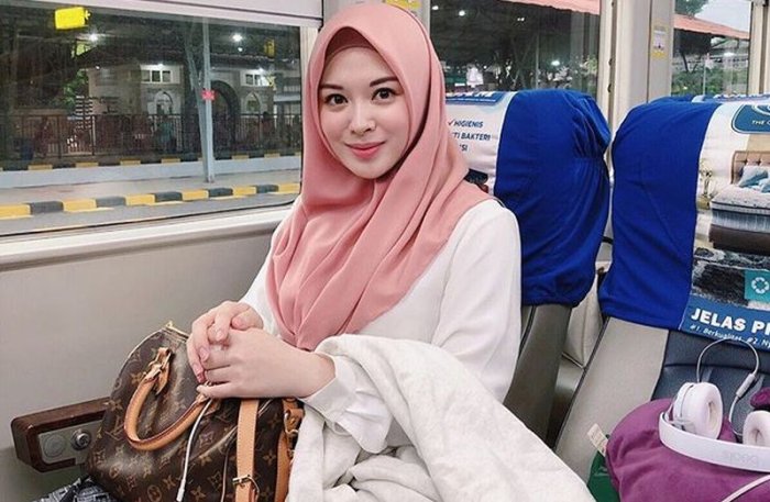 Cerita Pendek Cantik-Cantik Dukun (CCD)