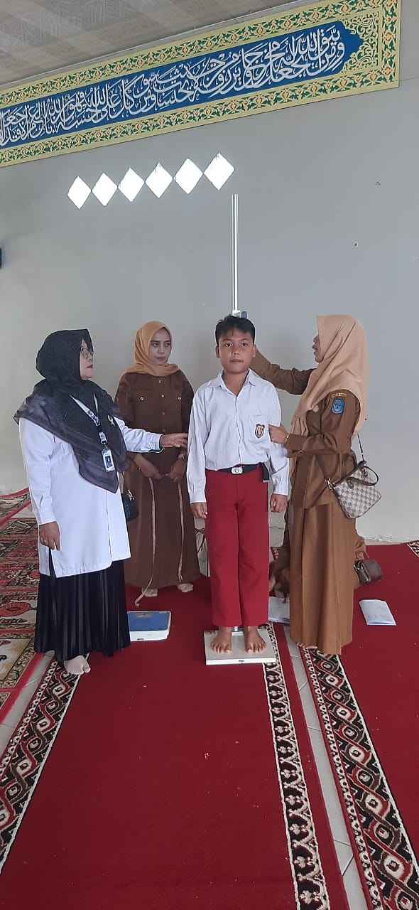 Siswa MTsN 6 Kerinci Ikuti Pemeriksaan Kesehatan Rutin Siswa MTsN 6 Kerinci Ikuti Pemeriksaan Kesehatan Rutin