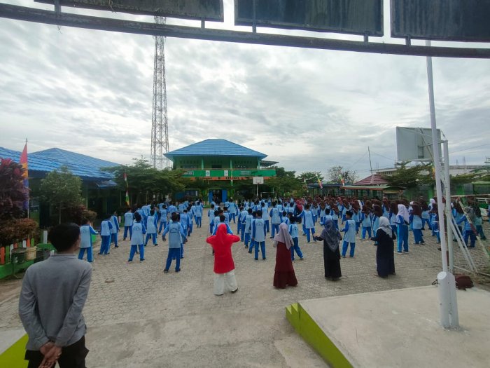 PTK dan Siswa MTsN 6 Kerinci Semangat Ikuti Senam Sehat di Pagi Cerah PTK dan Siswa MTsN 6 Kerinci Semangat Ikuti Senam Sehat di Pagi Cerah