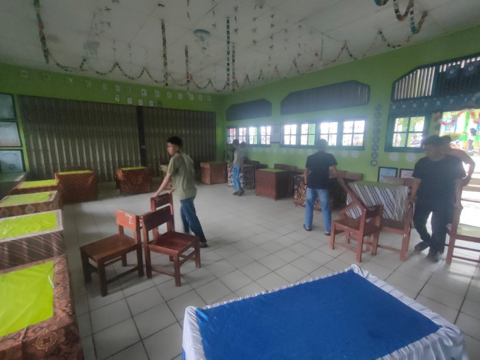 Siapkan Lokasi LCC, OSIM MTsN 6 Kerinci Gelar Gotong Royong Pasca Kegiatan Ekstrakurikuler PMR