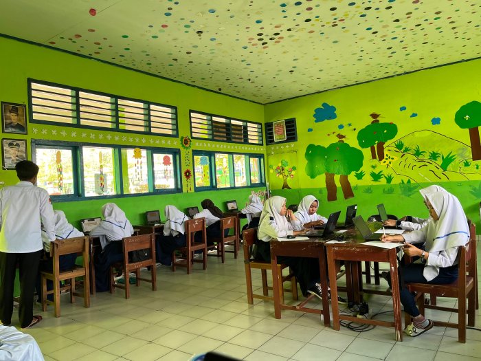 ANBK Sesi III: Walau Sore, Semangat Tetap Menyala di MTs N 6 Kerinci ANBK Sesi III: Walau Sore, Semangat Tetap Menyala di MTs N 6 Kerinci