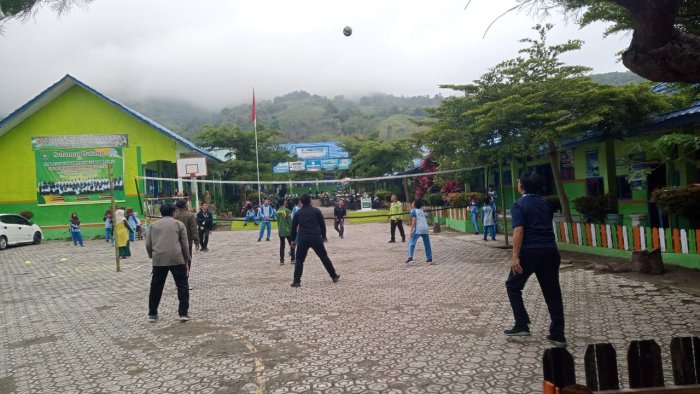 Seru! Pertandingan Voli Pendidik vs Tenaga Kependidikan MTsN 6 Kerinci