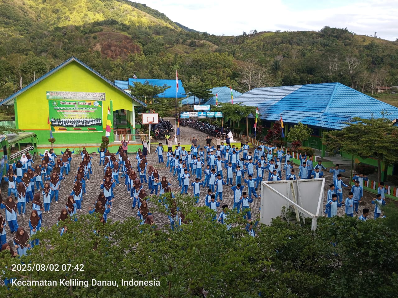 Senam Pagi Sabtu di MTsN 6 Kerinci Tingkatkan Semangat dan Kebugaran Siswa Senam Pagi Sabtu di MTsN 6 Kerinci Tingkatkan Semangat dan Kebugaran Siswa