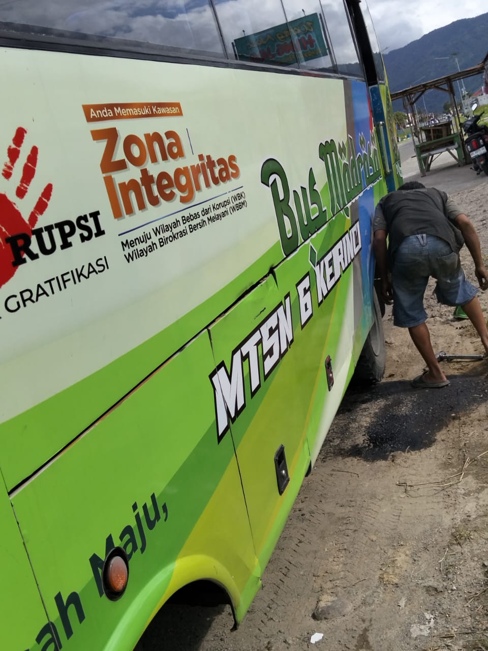 Servis Bus MTs N 6 Kerinci Guna Kelancaran Antar Jemput Siswa Servis Bus MTs N 6 Kerinci Guna Kelancaran Antar Jemput Siswa