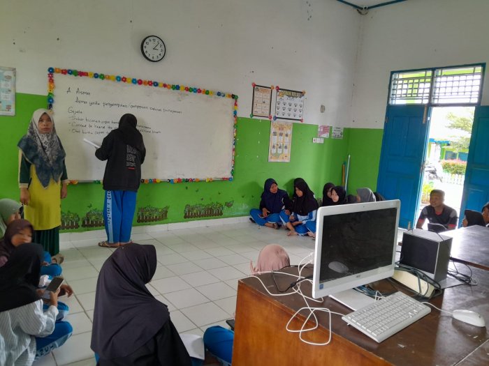 Siswa MTsN 6 Kerinci Ikuti Ekstrakurikuler PMR dan UKM, Belajar Pertolongan Pertama pada Penyakit