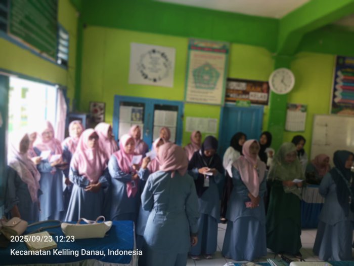 Guru dan Tata Usaha MTsN 6 Kerinci Latihan Mars MTQ untuk Pembukaan MTQ Kabupaten Guru dan Tata Usaha MTsN 6 Kerinci Latihan Mars MTQ untuk Pembukaan MTQ Kabupaten