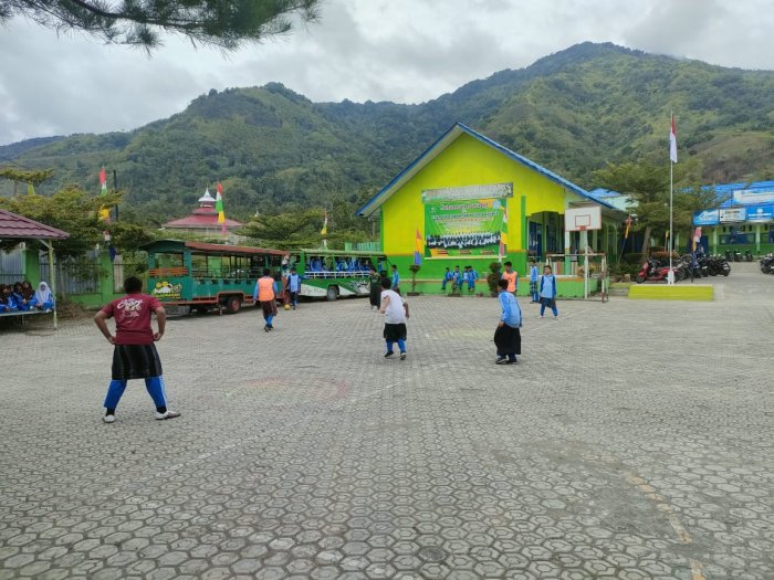 Kelas IX A Melaju ke Final Usai Kalahkan VIII B 2-0 di Semifinal Kedua Futsal HUT RI ke-80 MTsN 6 Kerinci