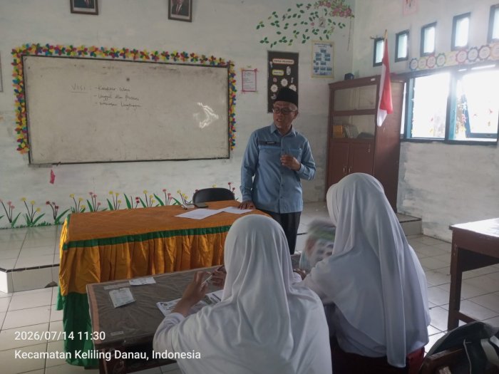 H. Riyanto, M.Pd.I. Tanamkan Pentingnya Adab kepada Siswa Baru MTsN 6 Kerinci H. Riyanto, M.Pd.I. Tanamkan Pentingnya Adab kepada Siswa Baru MTsN 6 Kerinci