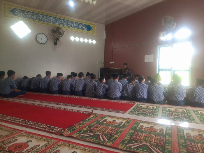 Sentuhan Hati di Pagi Hari: Em. Samsi, S.Pd.I Berikan Arahan Penuh Makna Bada Sholat Dhuha