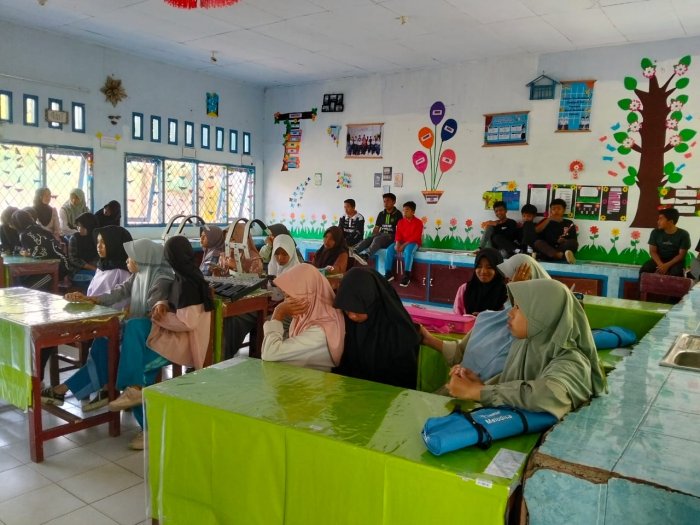 Drumband MTsN 6 Kerinci Latihan Serius Jelang Pembukaan MTQ Kabupaten di Danau Kerinci Barat Drumband MTsN 6 Kerinci Latihan Serius Jelang Pembukaan MTQ Kabupaten di Danau Kerinci Barat