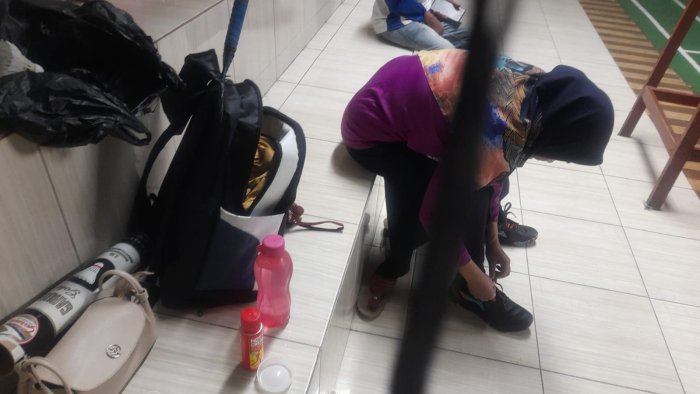 Guru MTsN 6 Kerinci Laksanakan Olahraga Badminton sebagai Wujud Gaya Hidup Sehat Guru MTsN 6 Kerinci Laksanakan Olahraga Badminton sebagai Wujud Gaya Hidup Sehat