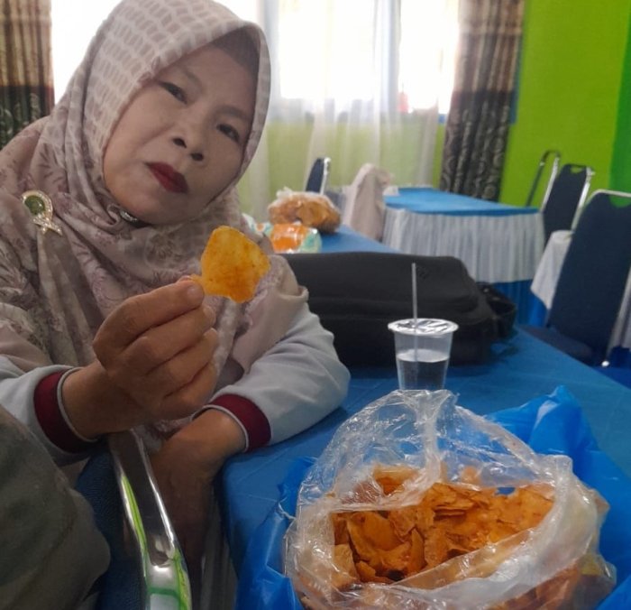 Tradisi Saling Berbagi, Guru MTsN 6 Kerinci Manfaatkan Hari Balai untuk Menjalin Keakraban