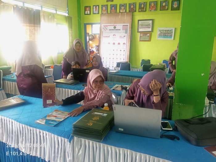 Guru MTsN 6 Kerinci Sibuk Mengisi RDM Semester Genap Tahun Ajaran 2025/2026 Guru MTsN 6 Kerinci Sibuk Mengisi RDM Semester Genap Tahun Ajaran 2025/2026