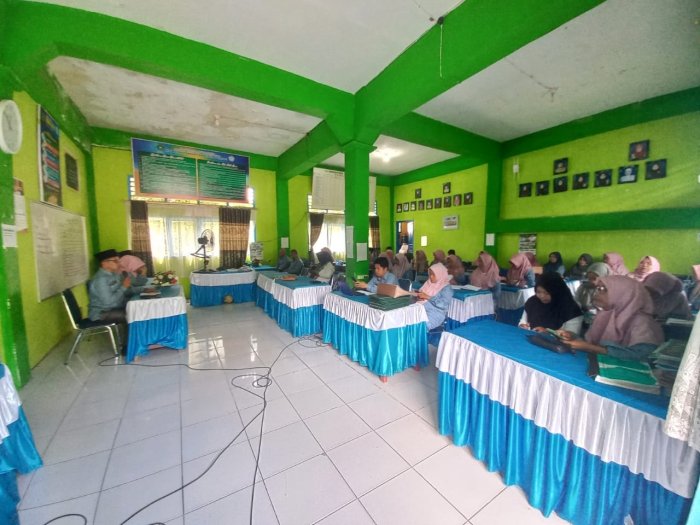 Mengisi Liburan dengan Persiapan Pembelajaran, Guru MTsN 6 Kerinci Tetap Produktif