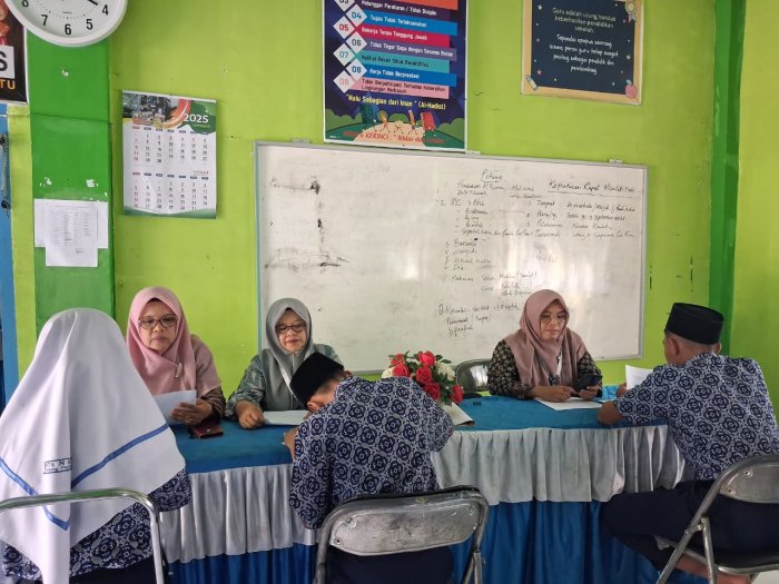 Jelang Peringatan Maulid Nabi Muhammad SAW 1447 H, MTsN 6 Kerinci Gelar Latihan Intens Petugas Acara Jelang Peringatan Maulid Nabi Muhammad SAW 1447 H, MTsN 6 Kerinci Gelar Latihan Intens Petugas Acara