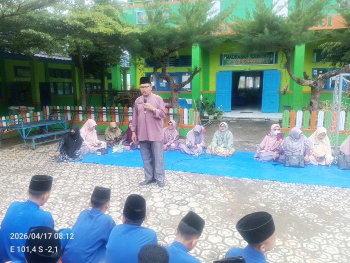 Menanamkan Adab terhadap Al-Quran, Pesan H. Afrial dalam Kultum MTsN 6 Kerinci Menanamkan Adab terhadap Al-Quran, Pesan H. Afrial dalam Kultum MTsN 6 Kerinci