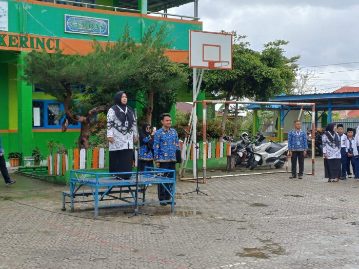 Kamad MTsN 6 Kerinci Bacakan Pidato Menteri Agama pada Upacara Hari Guru Nasional