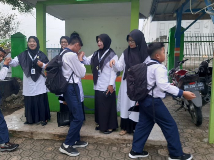 Semangat Guru Menyambut Pencari Ilmu