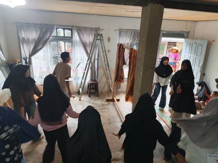 Siswa MTsN 6 Kerinci Tekun Berlatih Tari Kreasi Jelang Perpisahan Kelas IX Siswa MTsN 6 Kerinci Tekun Berlatih Tari Kreasi Jelang Perpisahan Kelas IX